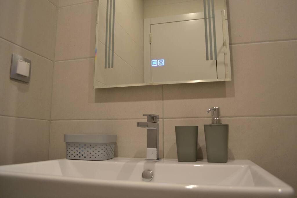 Modern City Center 2 Bedroom Apartment Sofia Exteriör bild