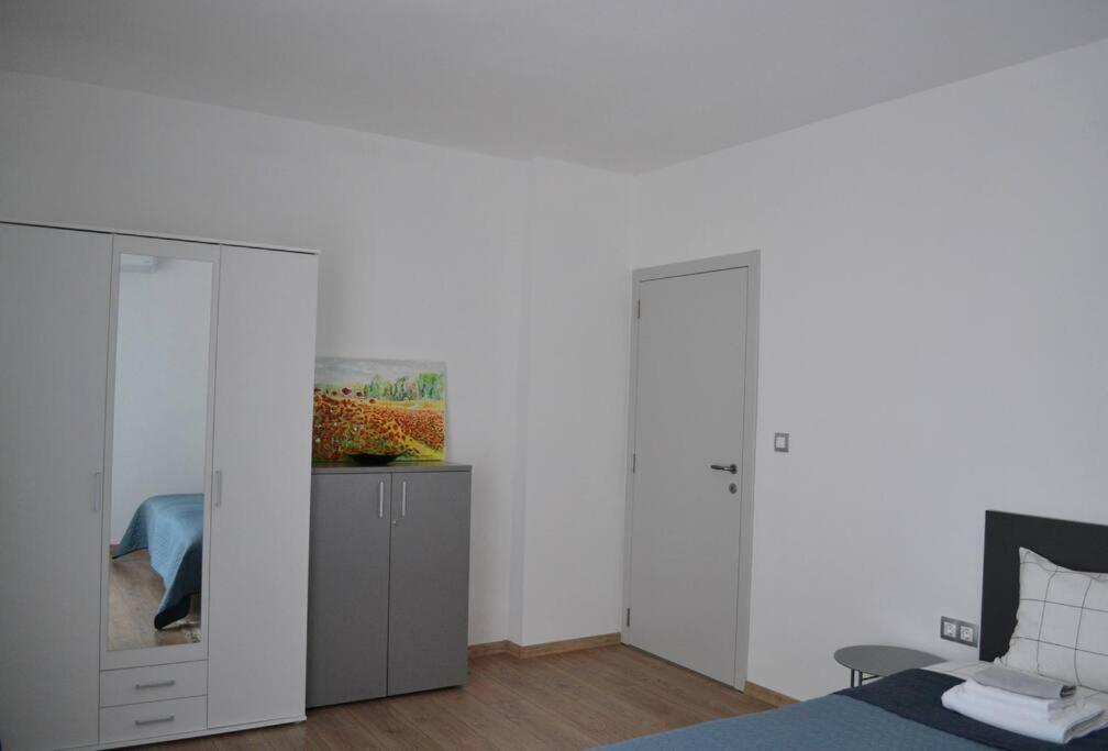 Modern City Center 2 Bedroom Apartment Sofia Exteriör bild